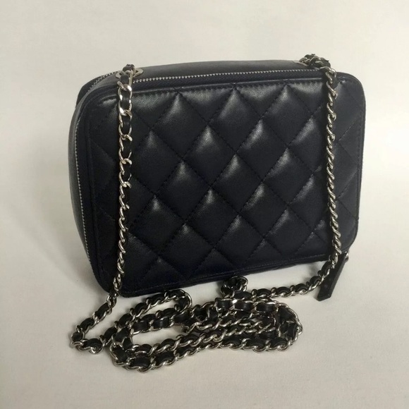 AUTHENTIC Chanel NAVY Leather Quilted Camera Bag - Picture 3 of 8